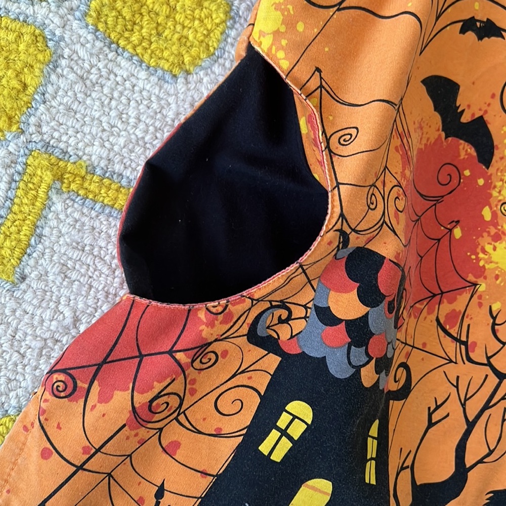 Halloween Scrub Top. Sz M - Picture 3 of 7